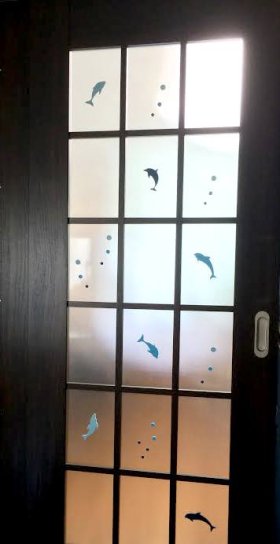 イルカの引き戸