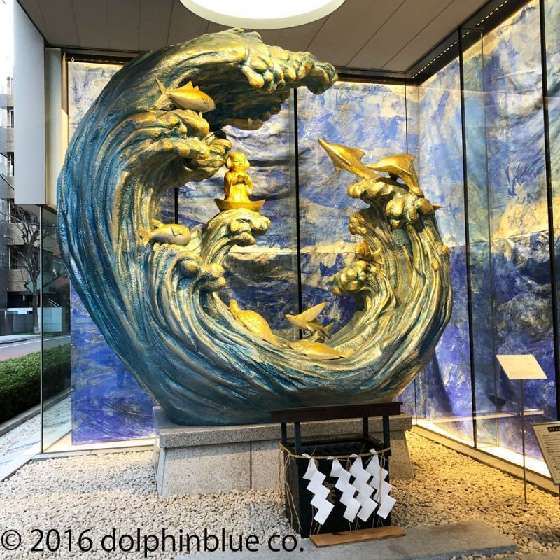 画像: 神田明神のイルカ